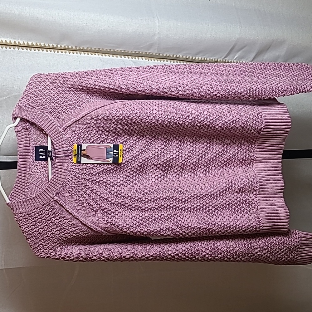 Gap textured sweater (NEW)  Size Med.